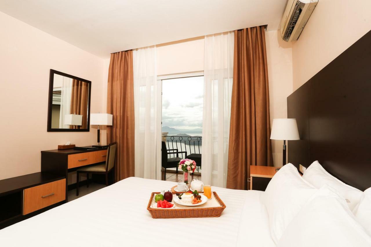 The Lake Hotel Tagaytay Tagaytay City Exteriör bild